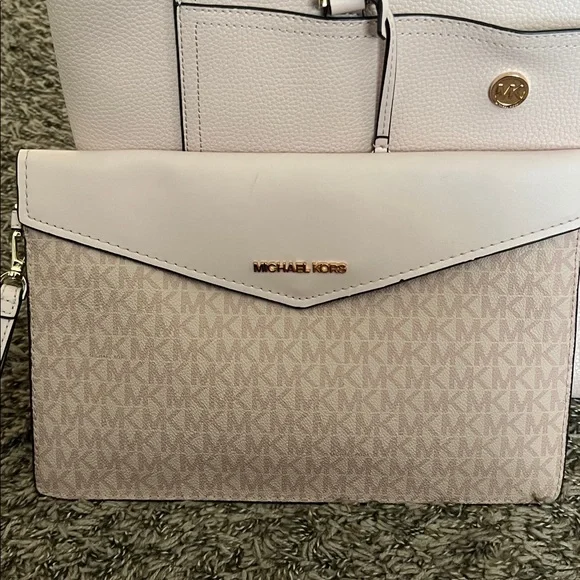 Michael Kors Blush Pink Tote with Two Matching Pouches - Picture 3 of 8